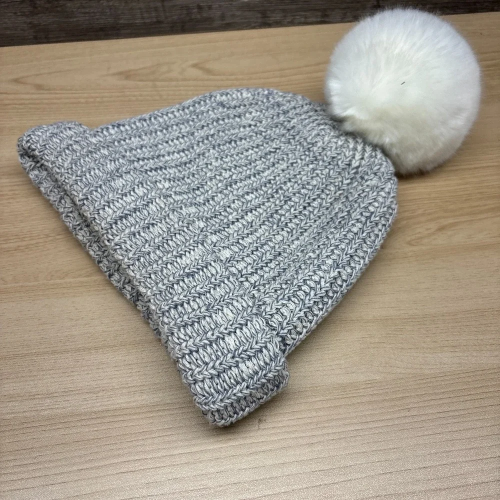 Love Your Melon Hat Beanie Womens‎ One Size Gray Knit Gymnastics Pom Pom Winter